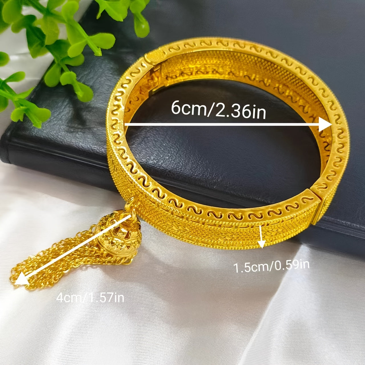 Elegant Gold-Plated Floral Bangle with Tassel Charm - A Timeless Piece for Women, Made of Zinc Alloy, No Stones, Perfect for Special Occasions such as Weddings, Banquets, Festivals, Mother's Day, Valentine's Day, Teacher's Day, Back to School, and