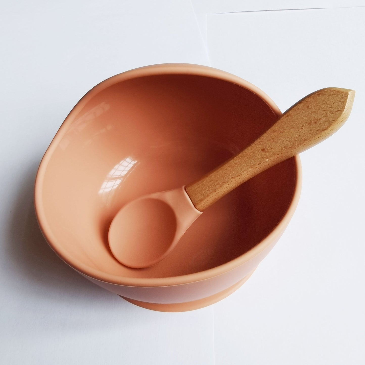 Baby Feeding Bowl and Spoon Set - This set includes a silicone baby bowl with suction cup, a wooden spoon, and a silicone suction base to prevent slipping. Perfect for toddlers, boys, and girls, this non-slip feeding kit is an ideal gift for Halloween