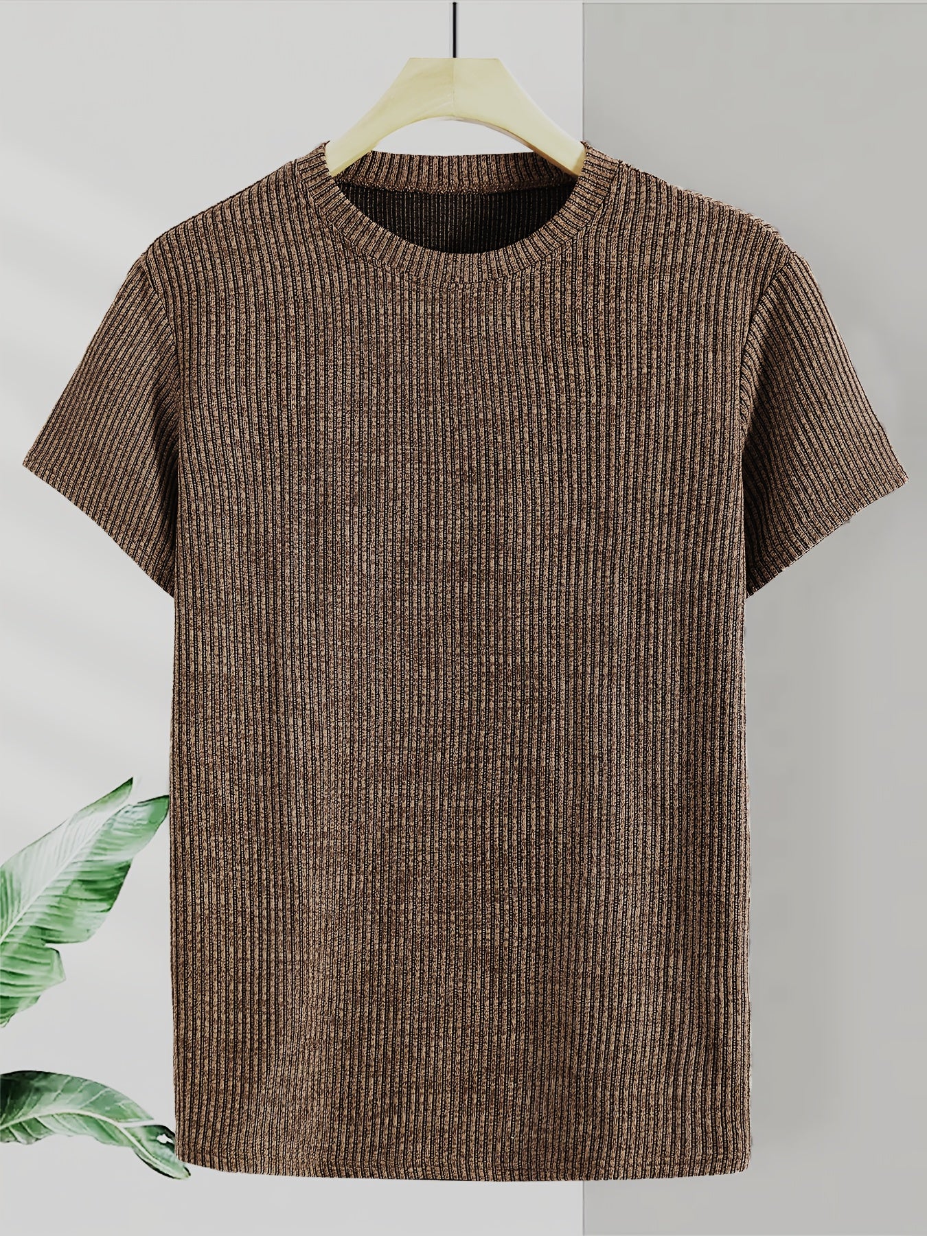 Men's short-sleeve T-shirt with stylish jacquard knit and round neck, suitable for all seasons. High-quality top for men.