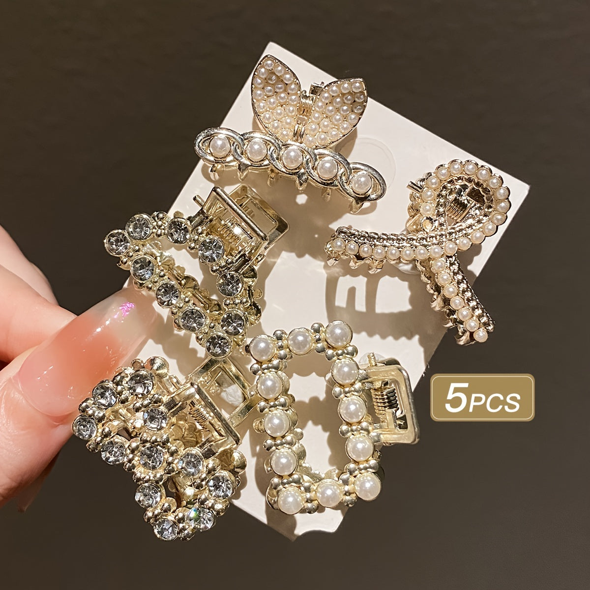 5 elegant hair clips with rhinestones and faux pearls in chic geometric design for girls. Made of alloy with sparkling accents, ideal for casual attire.