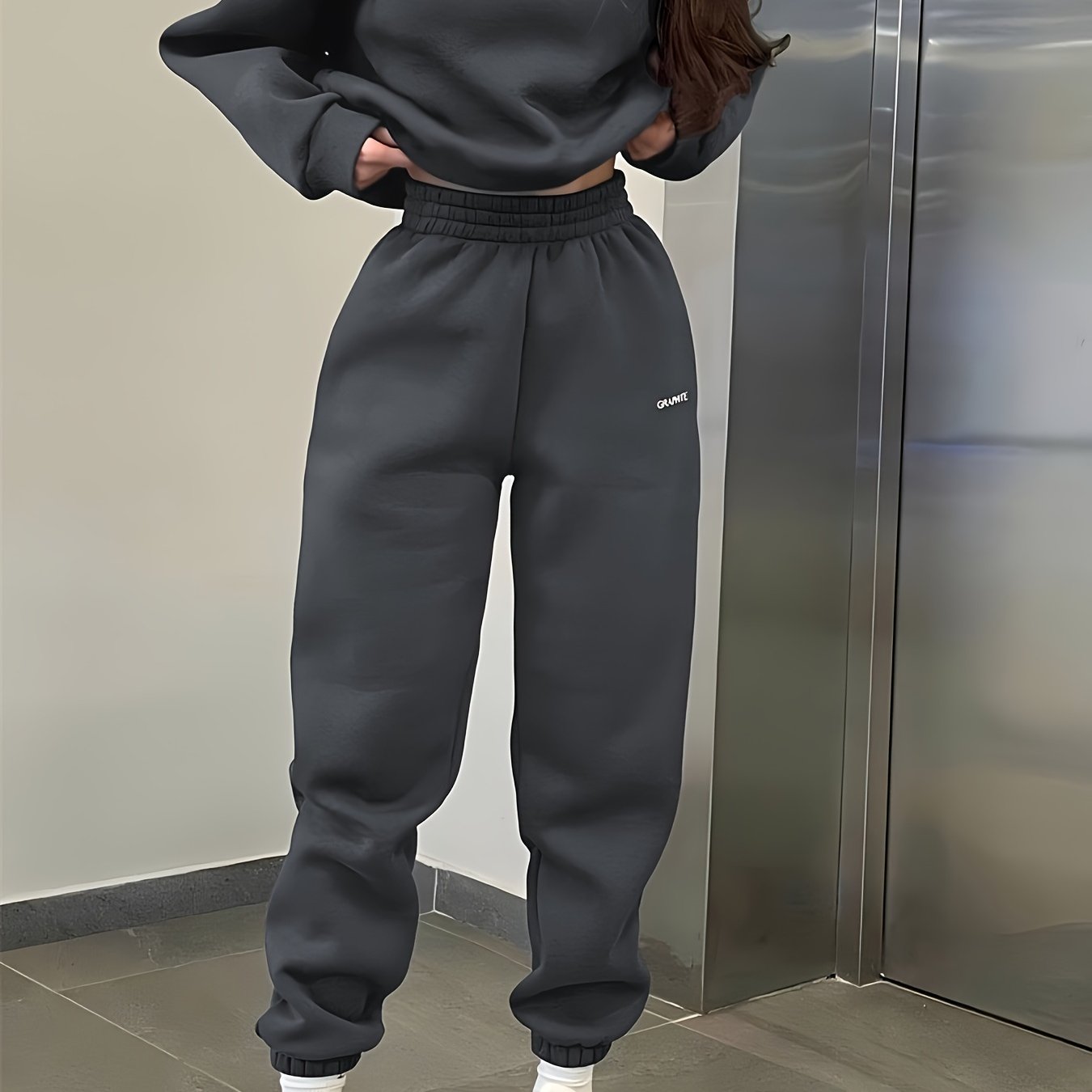 Warm crew neck sweatshirt and jogger pants set with letter pattern for women's casual sports