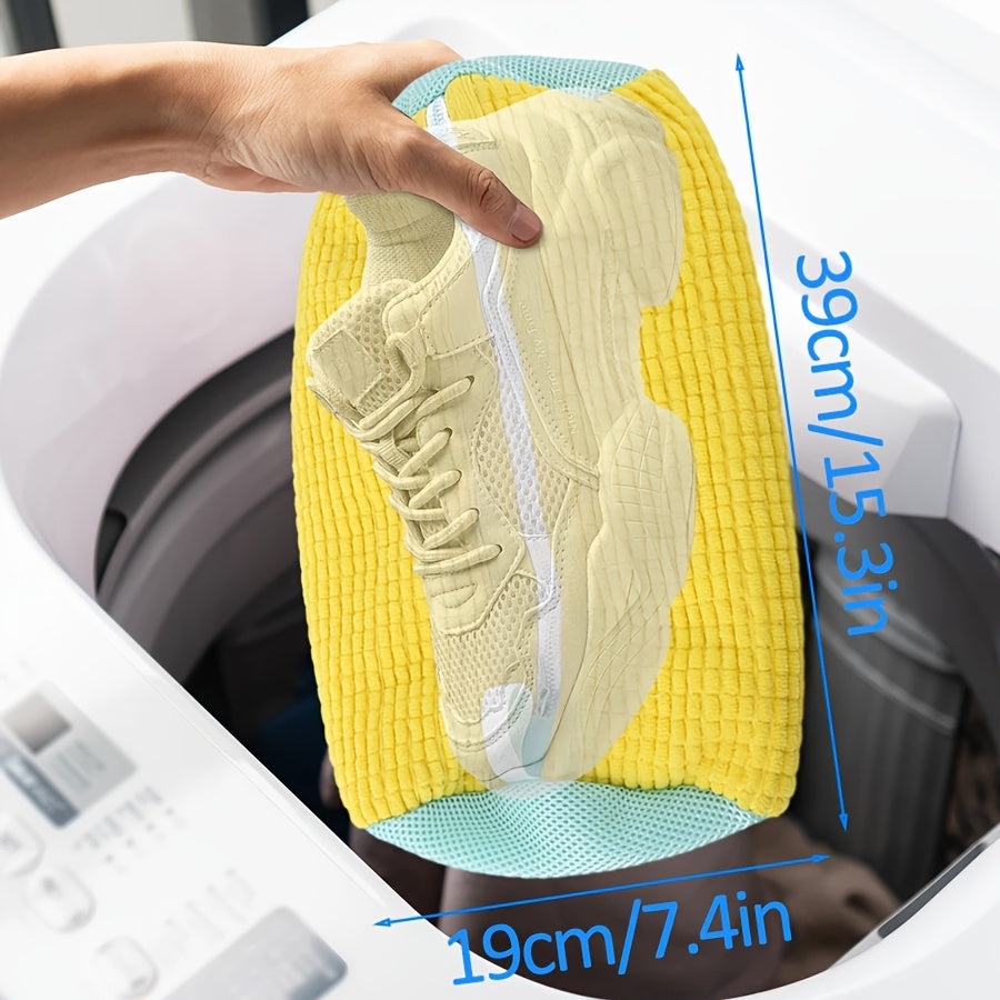 Durable polyester laundry bag for shoes, with zipper closure, ideal for washing footwear.