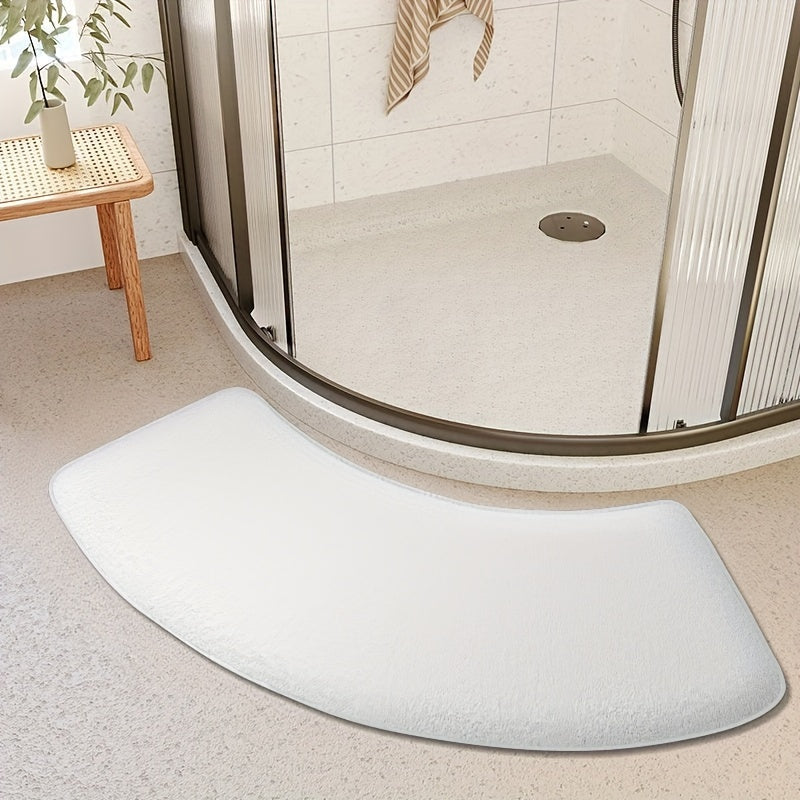 This non-slip bath mat is made of thickened polyester and designed for use as a shower door rug or entryway foot mat. It can be hand-washed and has a low pile, making it easy to clean. This machine-made mat weighs 660g per square meter and is 1.2cm