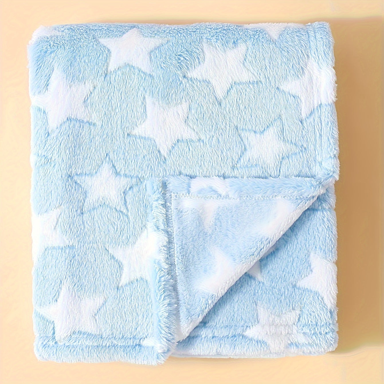 Get ready for the holidays with this cozy Blue White Star Blanket - the perfect gift for Christmas, Halloween, or Thanksgiving. Made from soft and skin-friendly material, this wrap is sure to keep you warm and comfortable all season long.