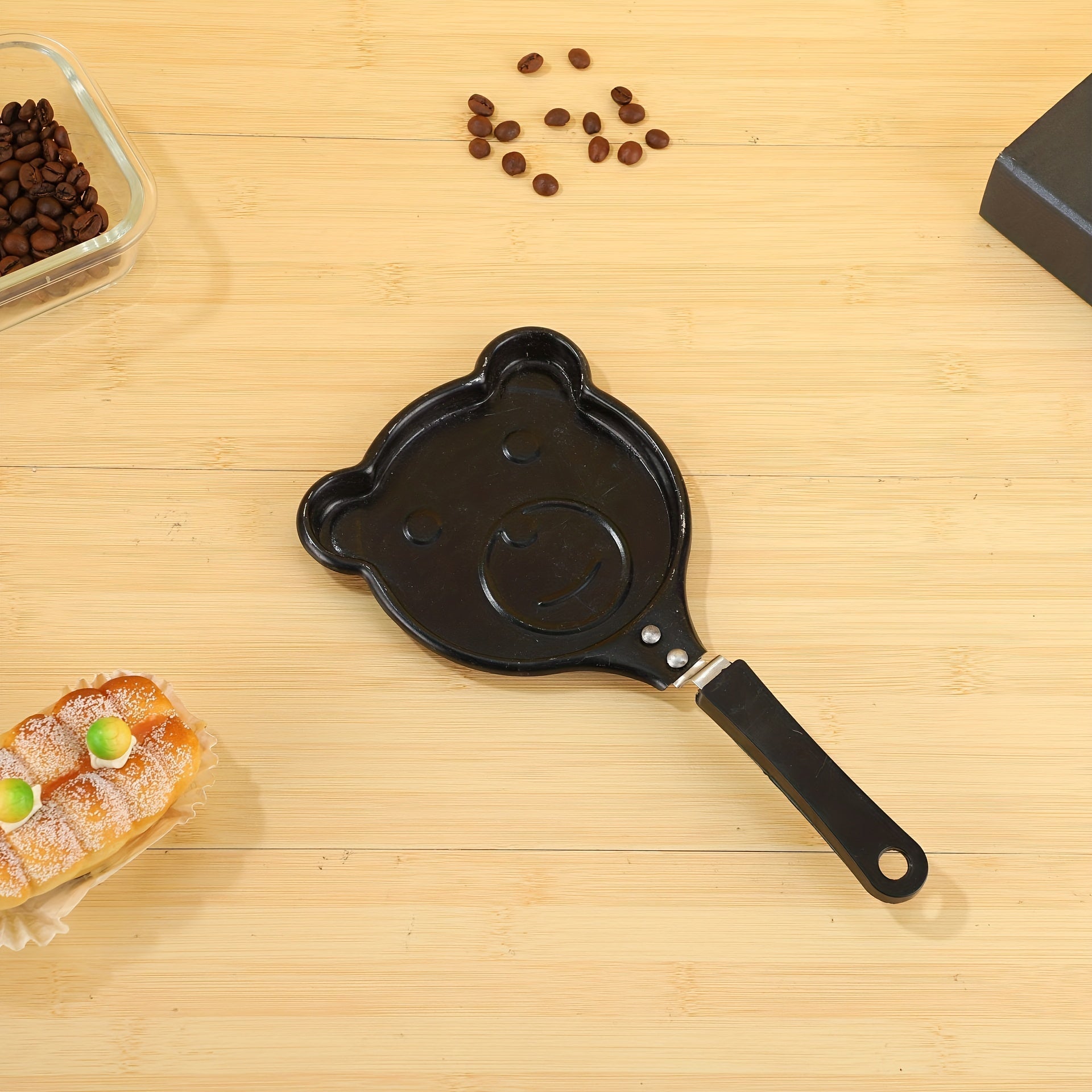 Bear-shaped omelet pan made of cast iron, with non-stick coating and a sturdy handle. This breakfast cookware is dishwasher safe and also doubles as a pancake and steak griddle in the kitchen.