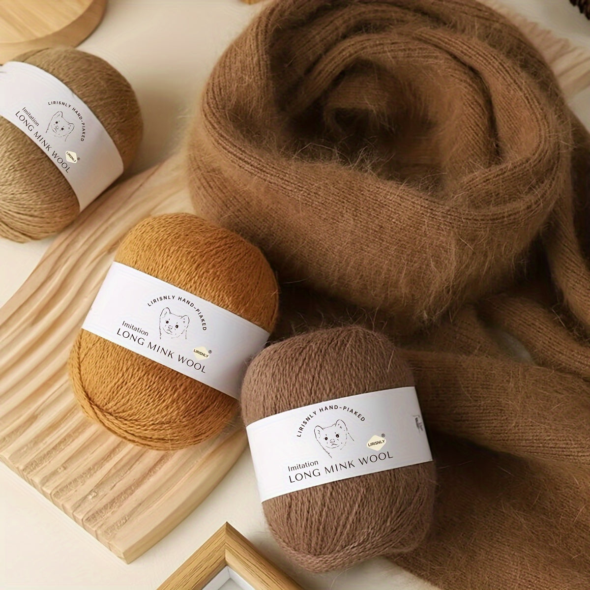 4pcs of faux mink wool and long wool totalling 280g, with 50g faux mink wool and 20g companion thread each. Skin-friendly and warm, suitable for knitting scarves, sweaters, hats, etc.