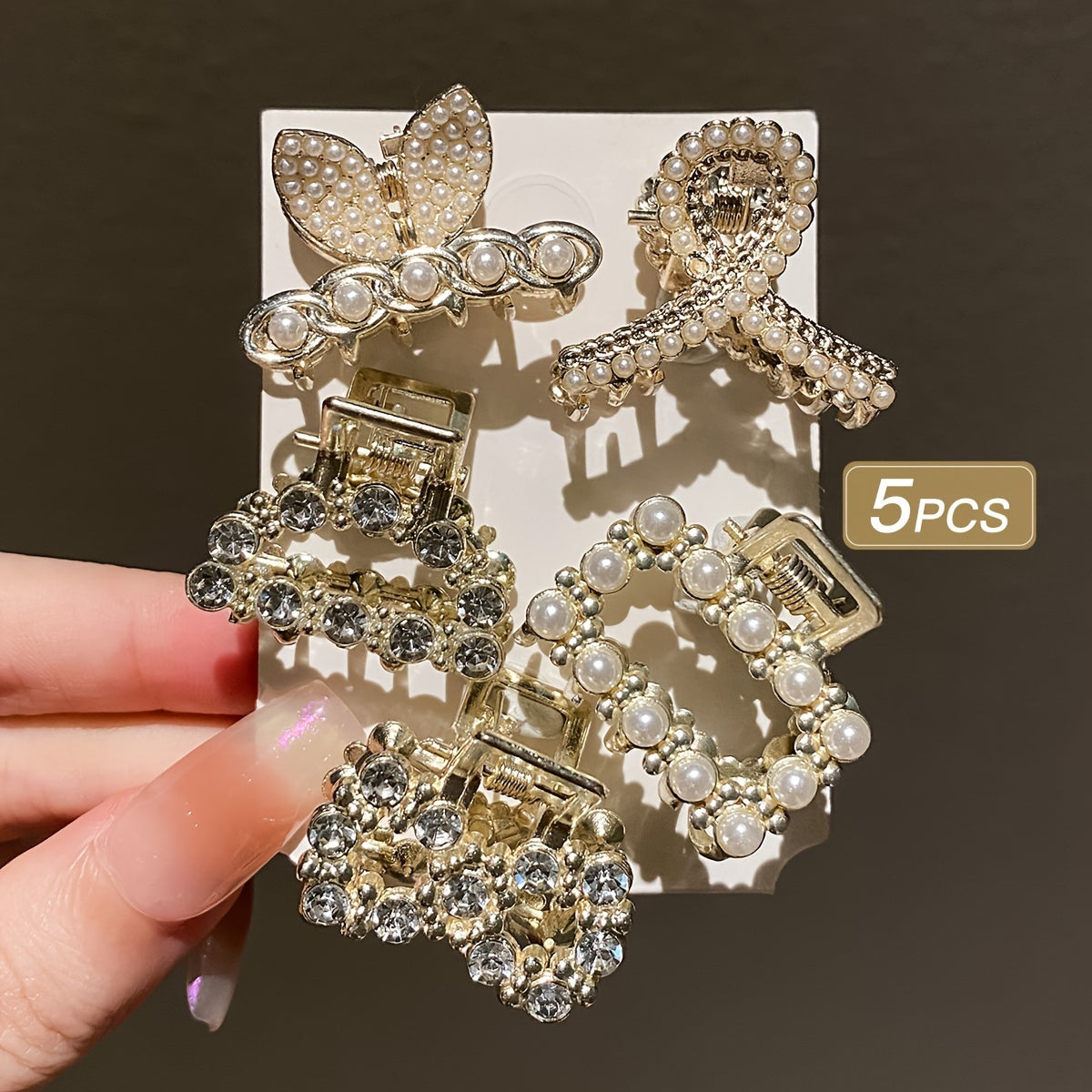 5 elegant hair clips with rhinestones and faux pearls in chic geometric design for girls. Made of alloy with sparkling accents, ideal for casual attire.