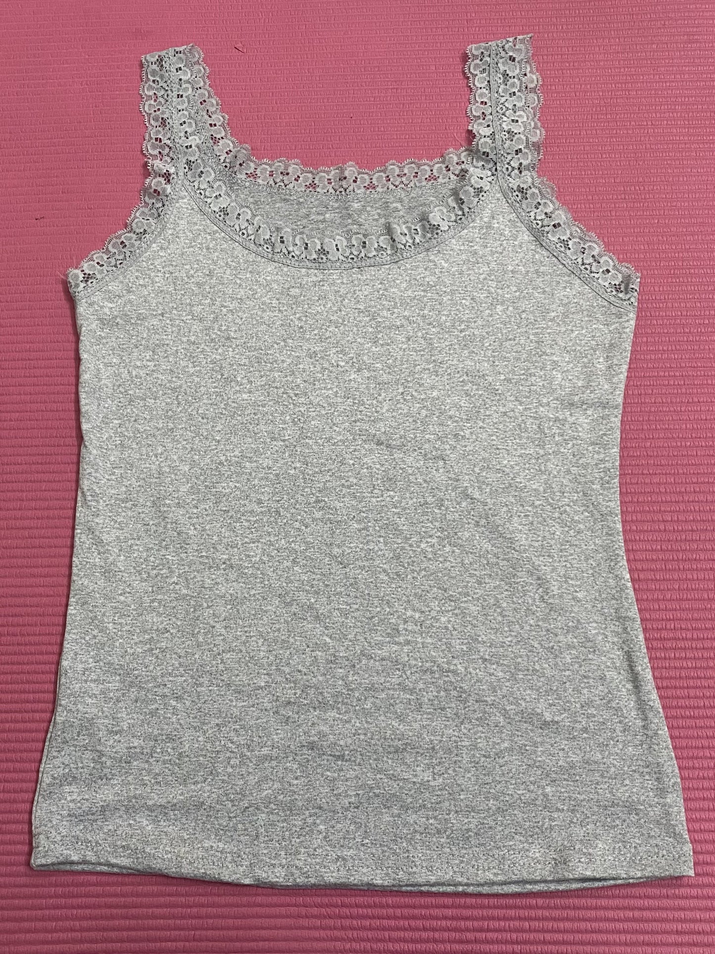 Qattiq dantel trimli tank top, dumaloq bo'yin, ayollar ichki kiyimlari (3 dona)