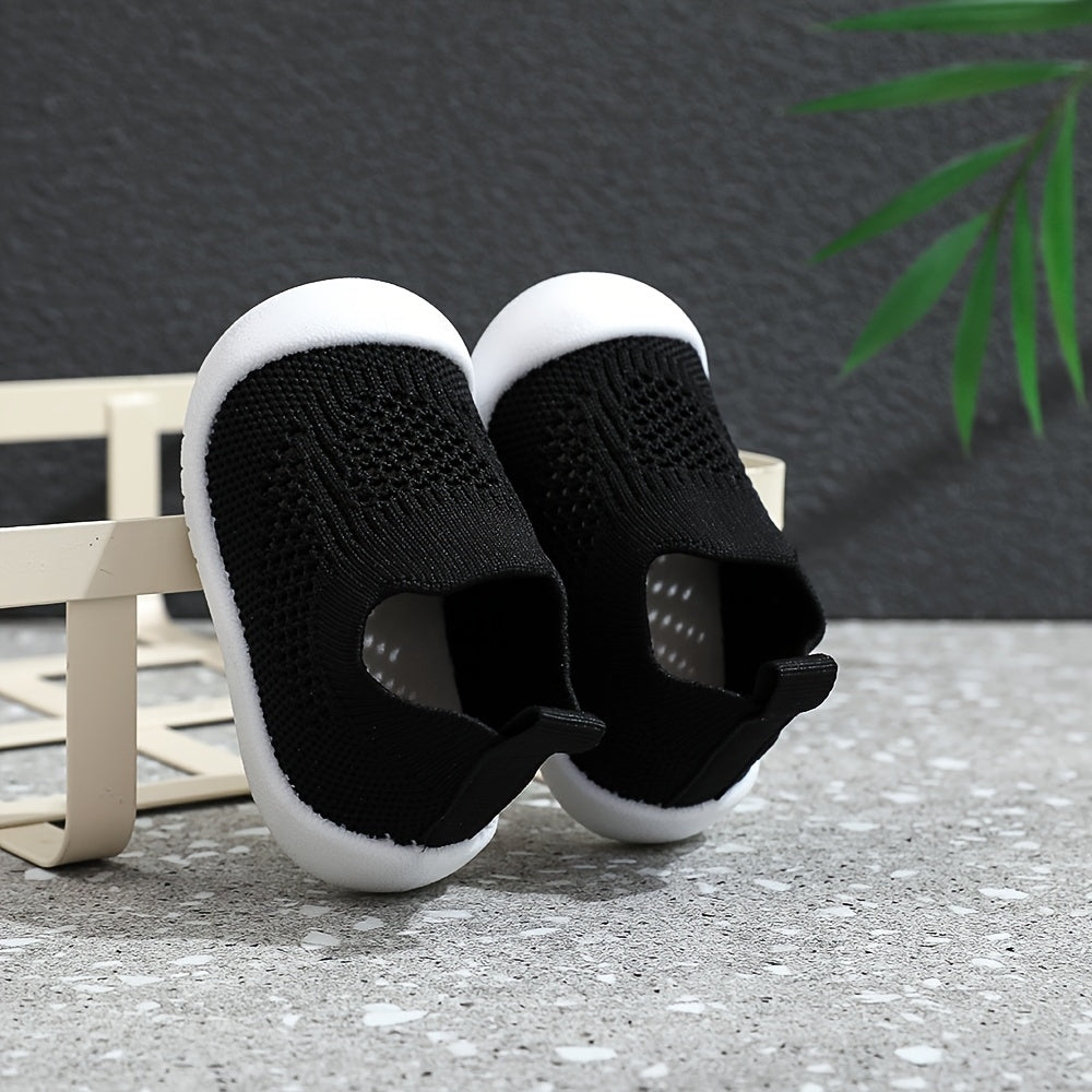 Soft infant walking shoes for toddlers made with knitted fabric.