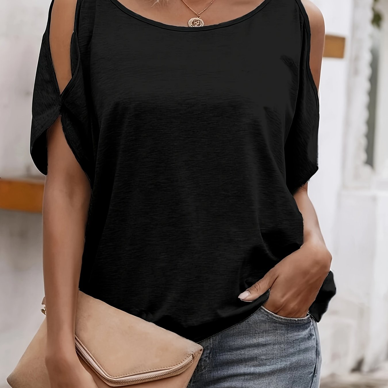 Women's casual strapless knit top made of 100% polyester, with crew neck and regular length. Suitable for spring/fall seasons and versatile as summer outerwear.