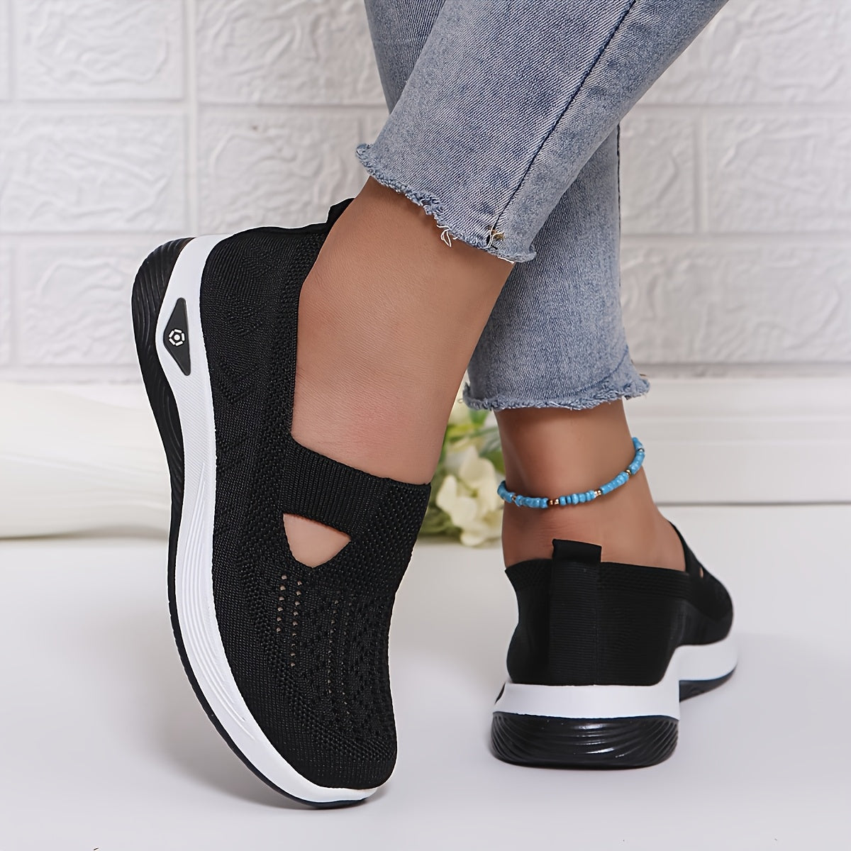 New 2024 Women's Fashion Sports Shoes with Cross-border Lace-up and Breathable Design