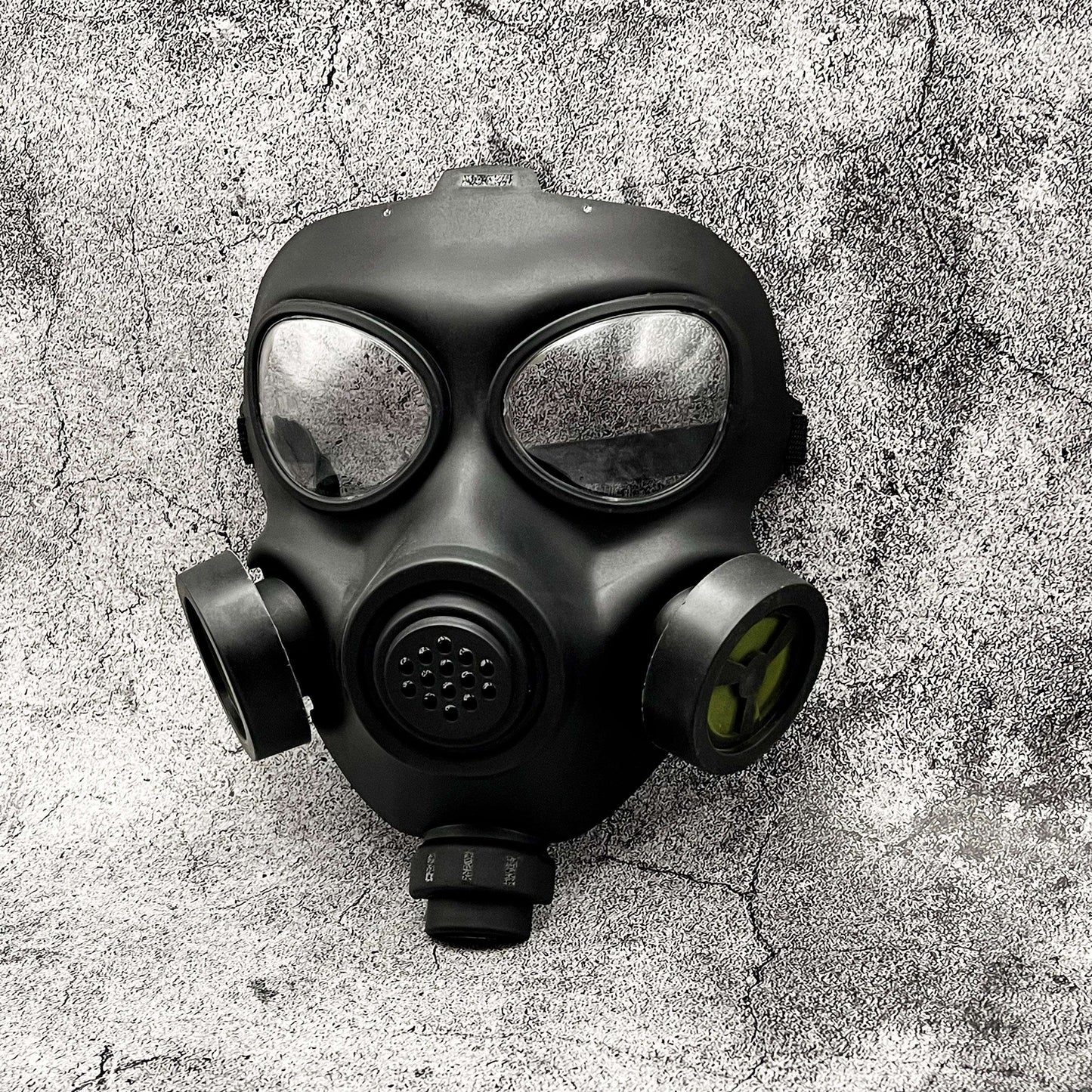 Military-style Spooky Gas Mask for Halloween - Made of PP Material, No Batteries Required - Great for Cosplay and Parties