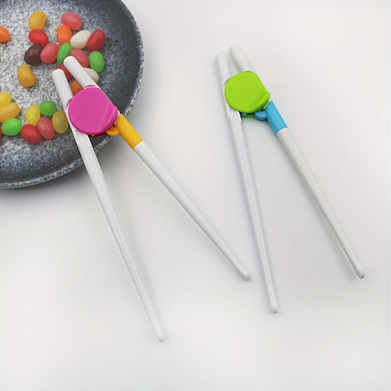 Training chopsticks set for beginners with detachable and reusable design, suitable for children, color available in red.