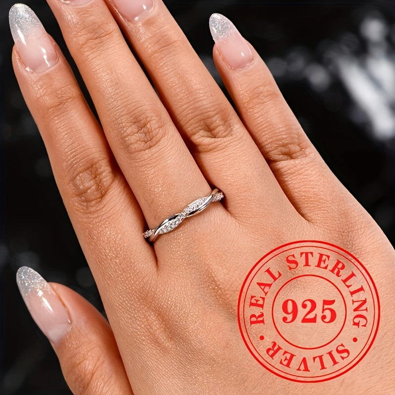 A stylish and elegant 925 sterling silver ring weighing 2 grams, adorned with classic crisscross Zirconia design. This ring is perfect for brides, engagements, wedding banquets, high-end jewelry collections, and anniversary gifts.