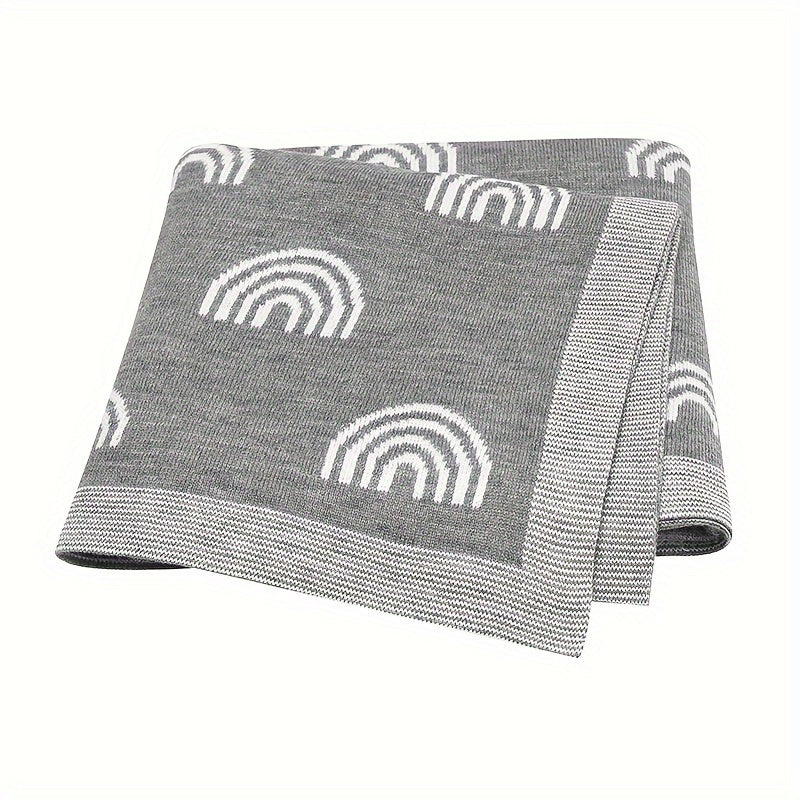 This soft and cozy rainbow jacquard knit blanket is perfect for youngsters. It can be used as a versatile stroller cover or bed air conditioning quilt. Please hand wash only. Available in sky blue, mint green, grey, and pink.