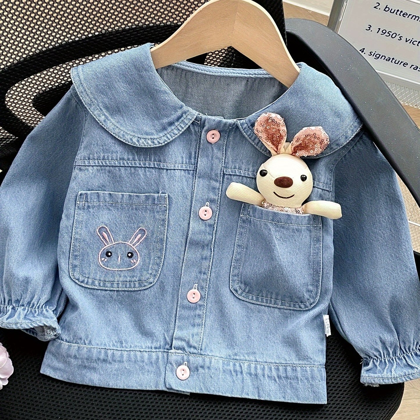 Zidaning plush quyon denim ko'ylagi, ehtiyotkorlik bilan tanlangan.