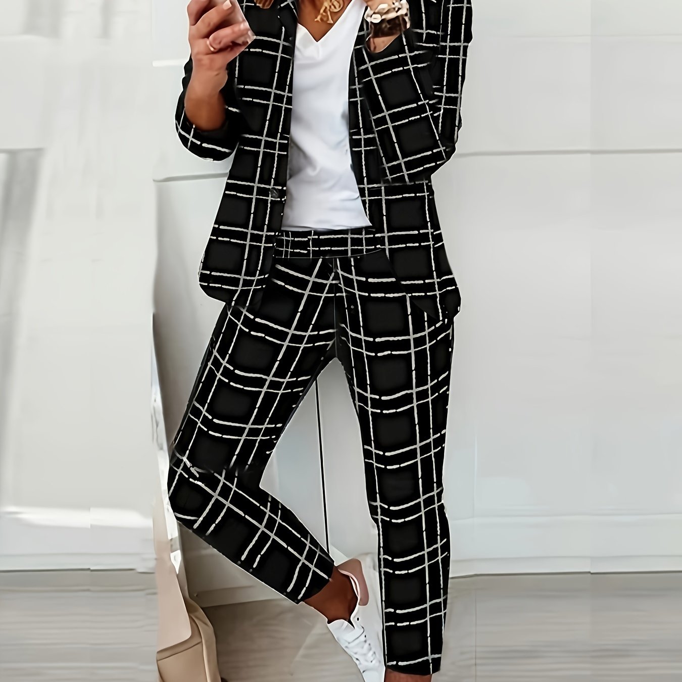 Stylish plaid blazer and pants set for plus size women. Made of polyester/spandex, machine washable with button details. Suitable for work or leisure. Casual chic outfit with a relaxed fit.