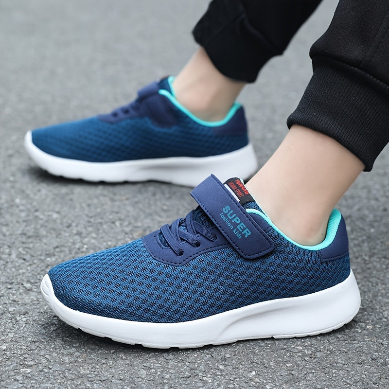 Blue mesh sneakers for boys, ideal for outdoor activities in spring and summer.