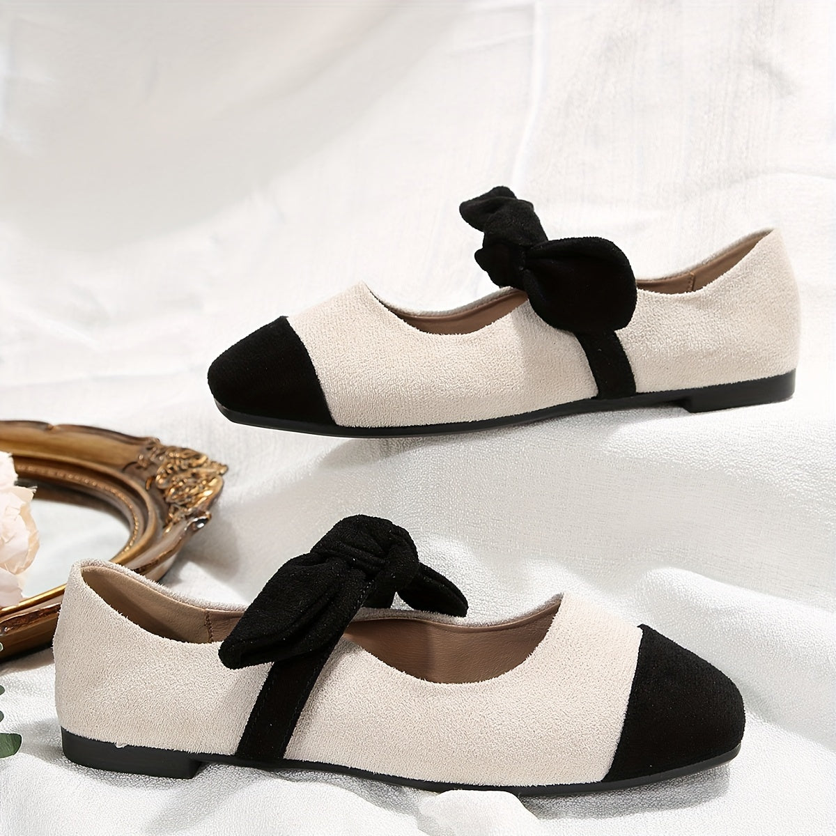 New trendy fairy-style flat shoes for comfortable spring fashion.