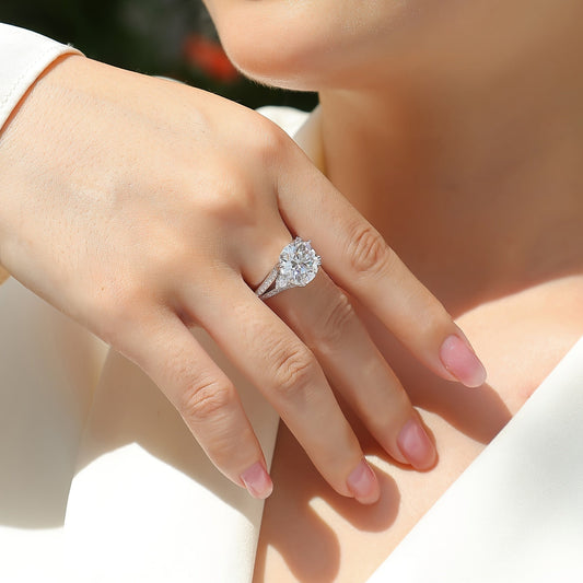 Experience the Beauty of the JIU ZUAN Moissanite Engagement Ring - Crafted with 925 Sterling Silver featuring a Brilliant Round-Cut Moissanite Stone, Perfect for Weddings, Anniversaries, Proposals, and Memorable Moments - Comes with a Gift Box