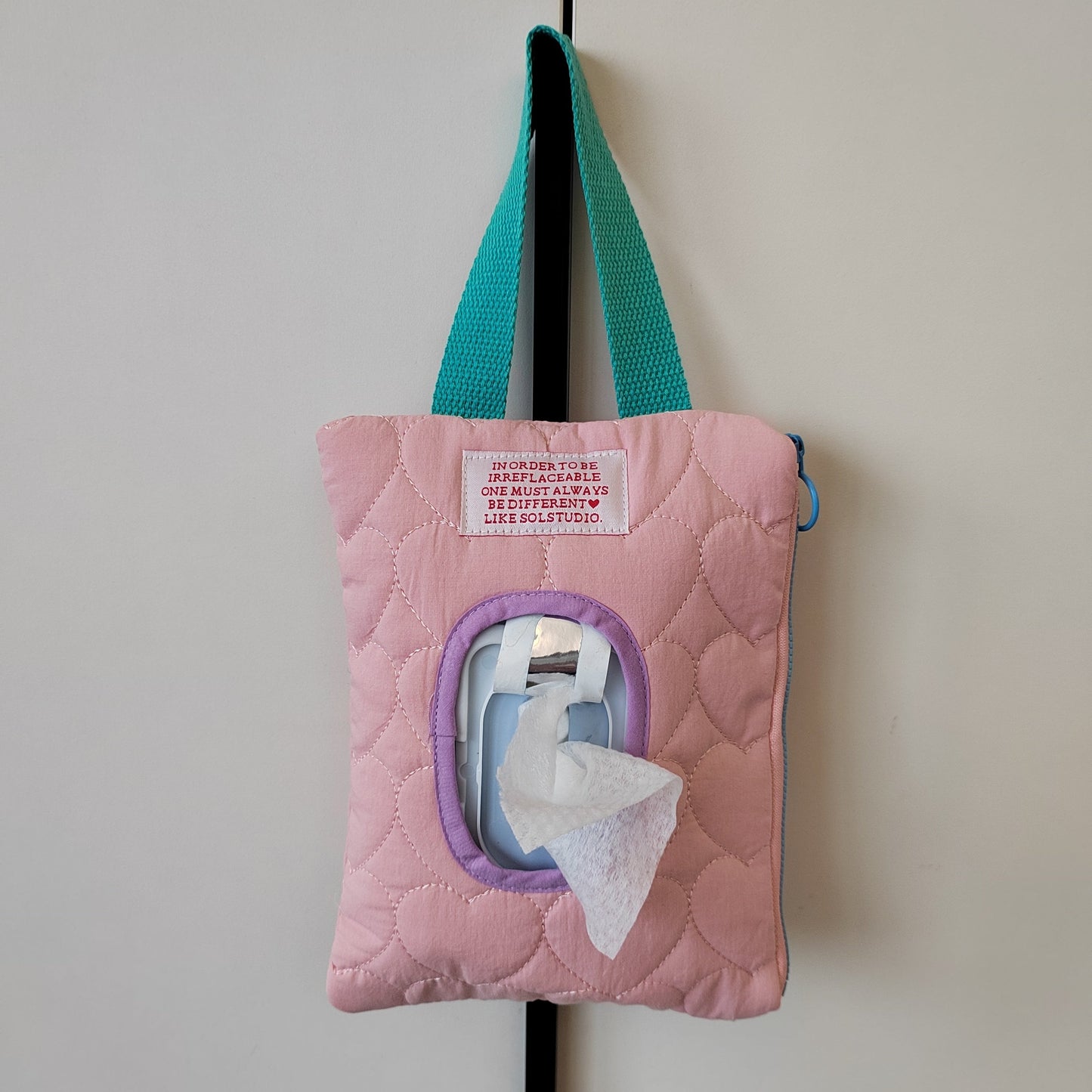 Travel-friendly tissue storage bag with a flip-top lid, designed for wet wipes and car tissues.