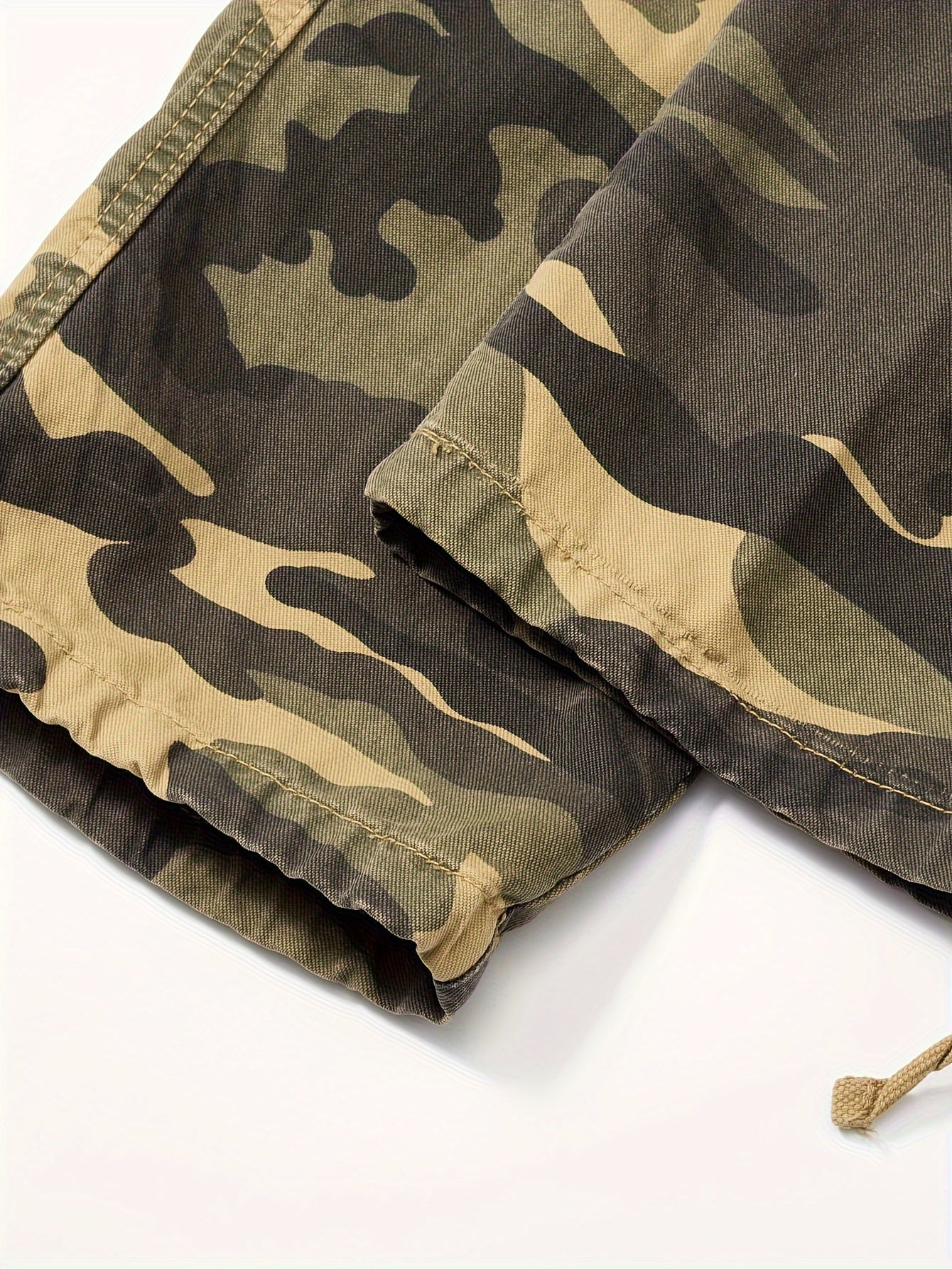 Men's trendy camouflage cargo pants in cotton with a multi-pocket utility design, non-stretch fabric for fall, and plus size options. Ideal for casual streetwear with a smooth texture.