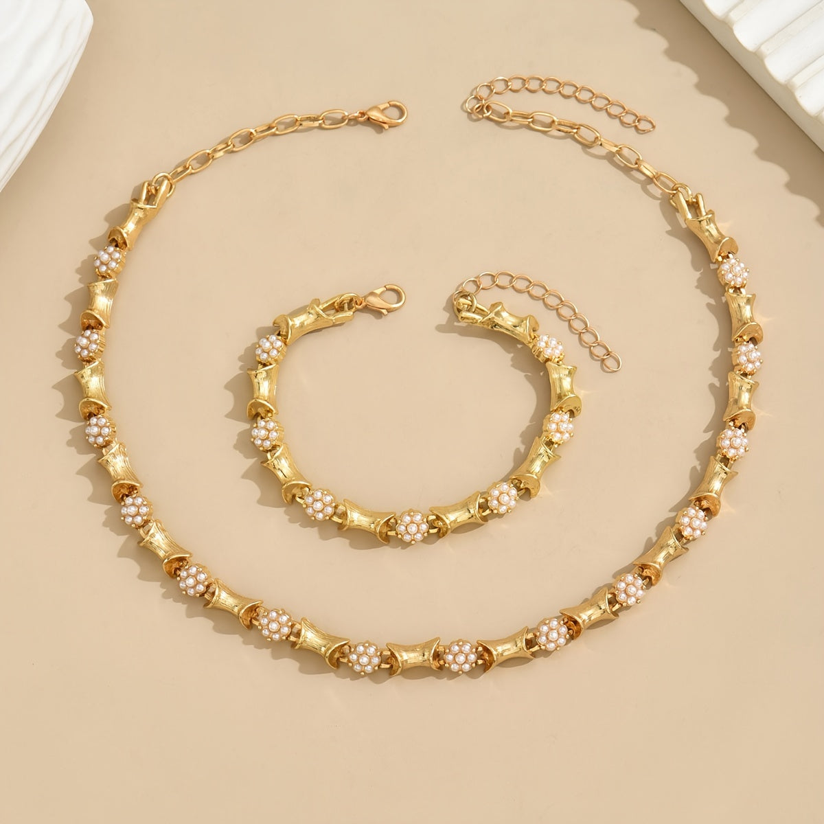 Stylish and elegant Jewelry Set made of Zinc Alloy with 18K Gold Plating and Imitation Pearls - Includes a Fashionable Bracelet and Choker Necklace perfect for both casual and vacation outfits