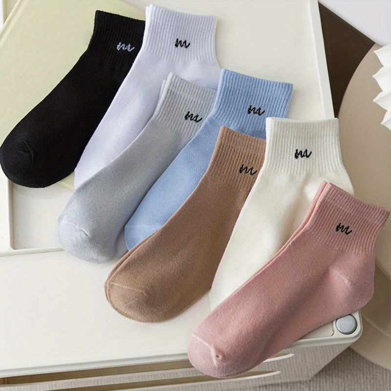 7 pairs of women's mid-calf rib-knit socks in trendy candy colors with solid color and letter detail, made of 95% polyester and 5% spandex. Medium crew length with 300g/m² knit fabric.