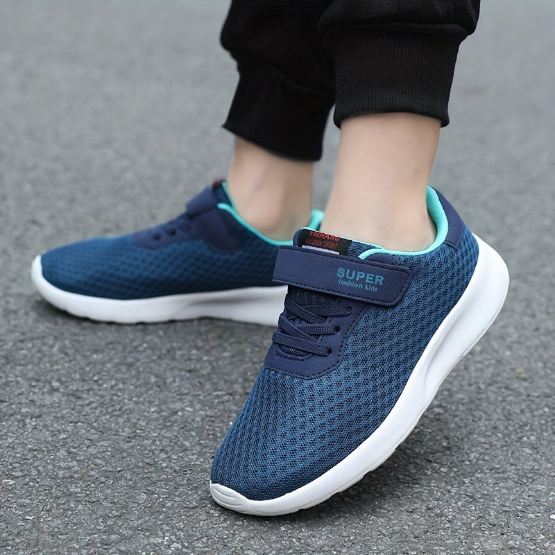 Blue mesh sneakers for boys, ideal for outdoor activities in spring and summer.