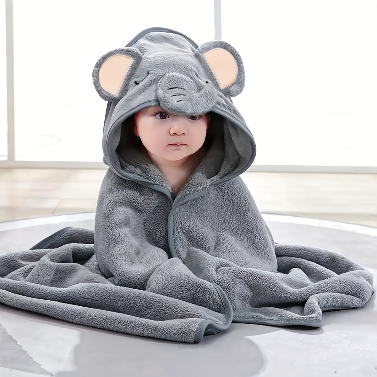 This adorable cartoon hooded bath towel is super absorbent, made from soft knit fabric and is machine washable. Perfect for babies aged 0-3 years, it makes an ideal gift for Christmas, Halloween, or Thanksgiving.