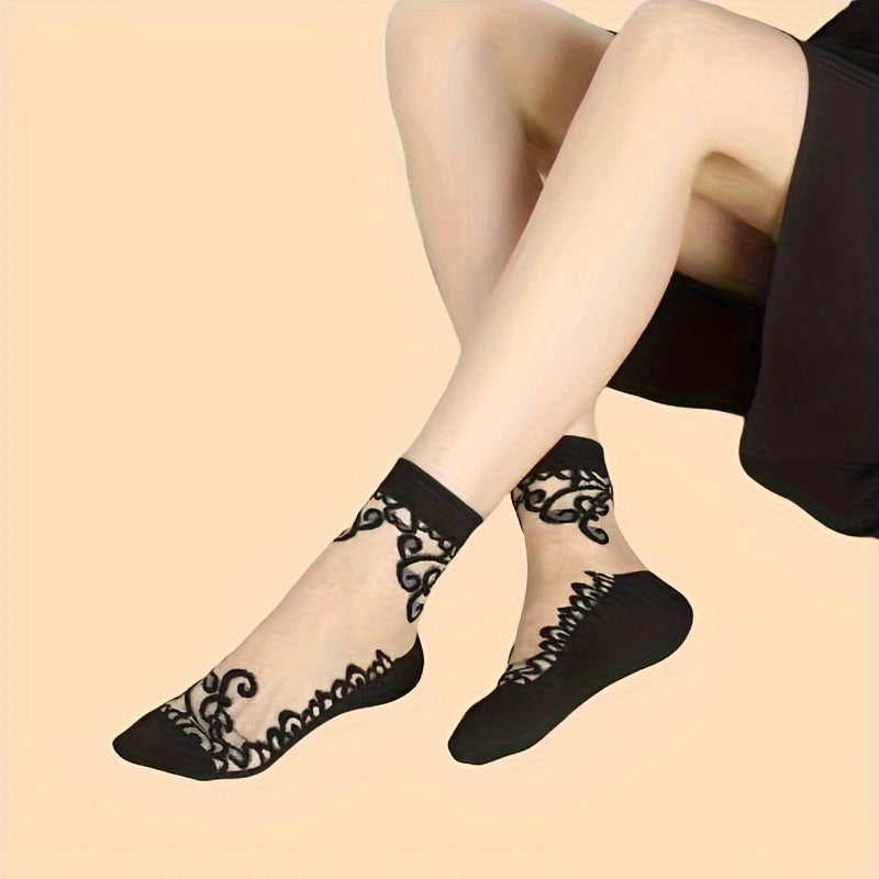 5/6 pairs of vintage embroidery socks for women, made of comfortable and breathable mesh fabric.