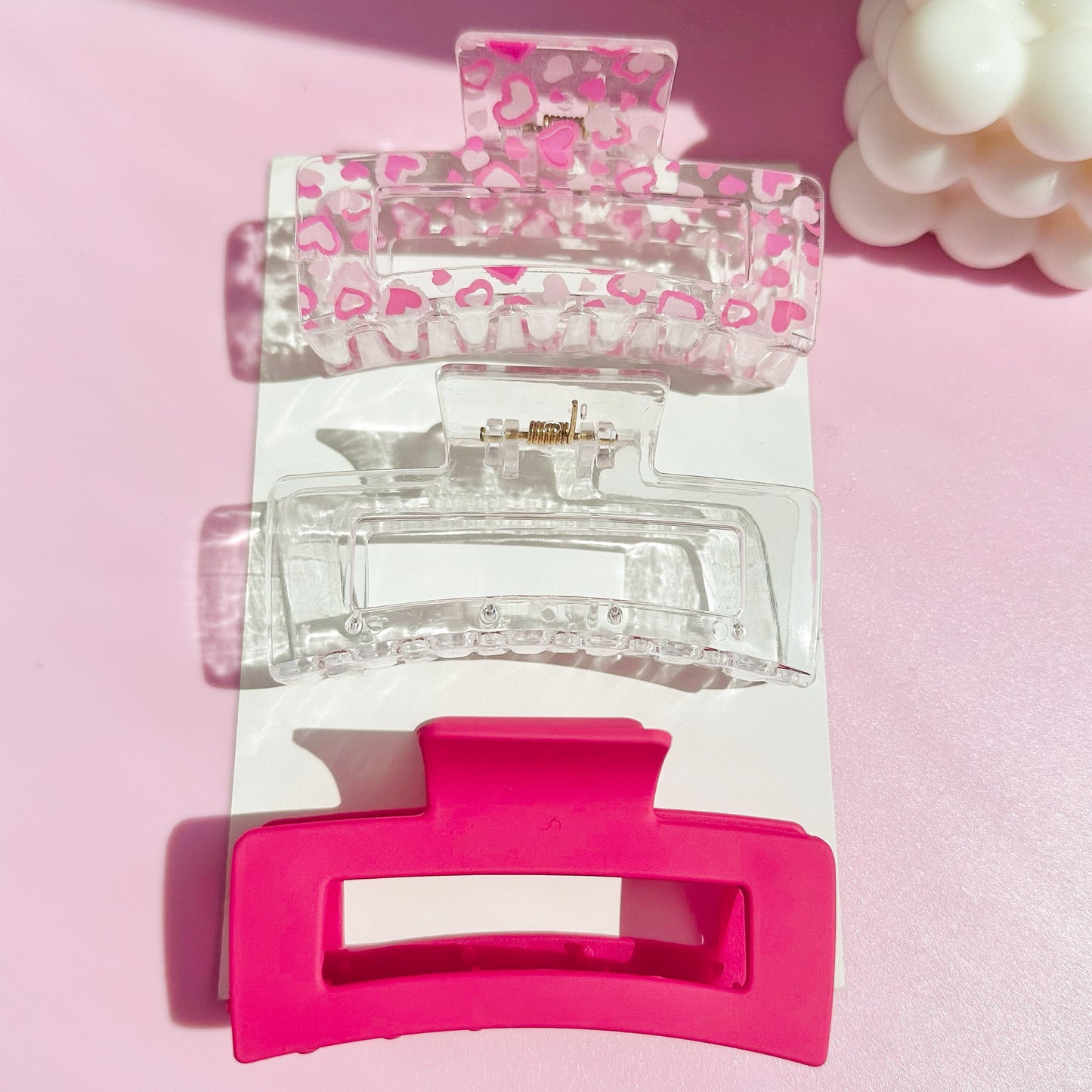 High-end and fashionable dopamine style claw clips in pink love and rose red patterns, rectangular plastic hair grippers. Suitable for daily wear, outings, hair styling, washing face