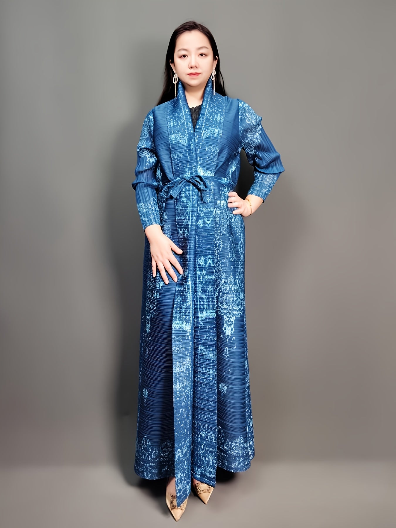 Stylish Blue & Black Floral Print Maxi Kaftan Dress - High stretch, pleated craftsmanship, long sleeve with tie waist for women, ideal for Ramadan & all seasons