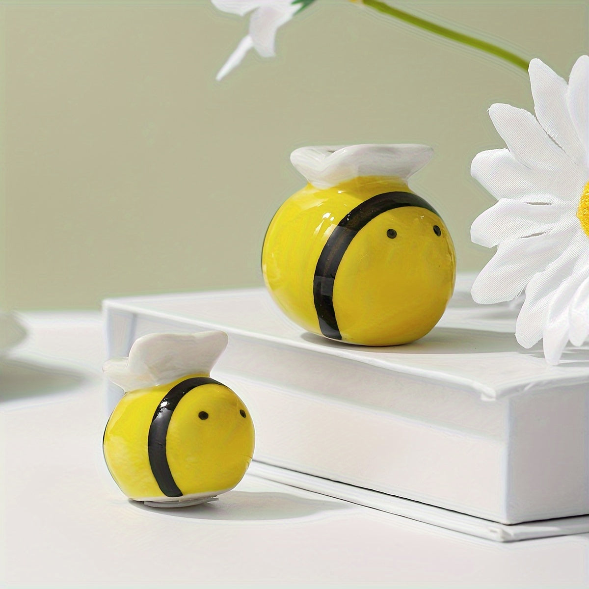 Cute Little Bee Kitchen Seasoning Pot Gift Box with Essential Seasonings for a Beautiful Kitchen