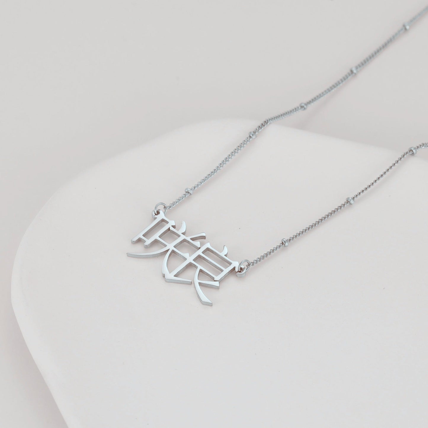 A unique Japanese Kanji name necklace made of stainless steel, featuring custom Katakana and Hiragana pendant. The perfect gift for your mom, sister, or best friend.