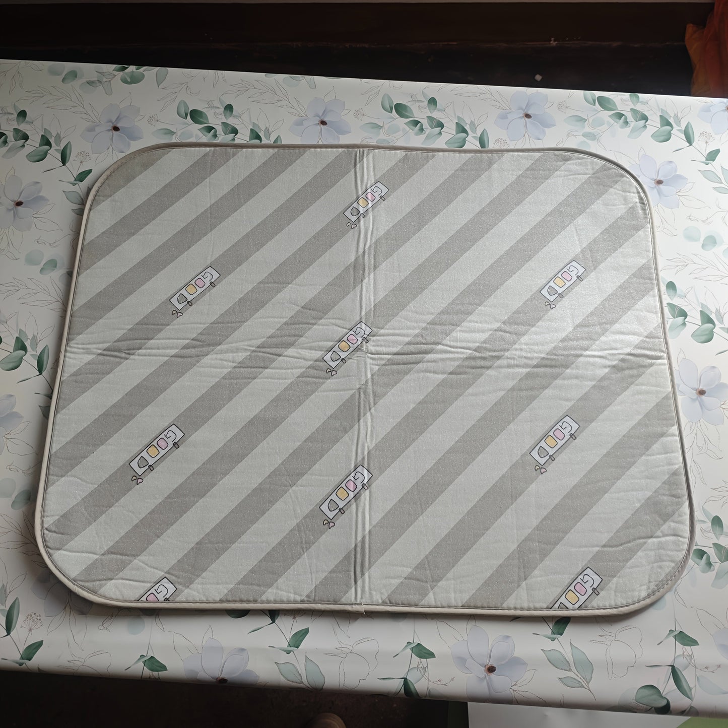 Ironing just got easier with our 2 convenient sizes of Ironing Mats. This portable and foldable Laundry Pad is essential for ironing clothes on the go. Its Hanging Door Design allows for easy storage and no electricity is needed to use it. Choose from