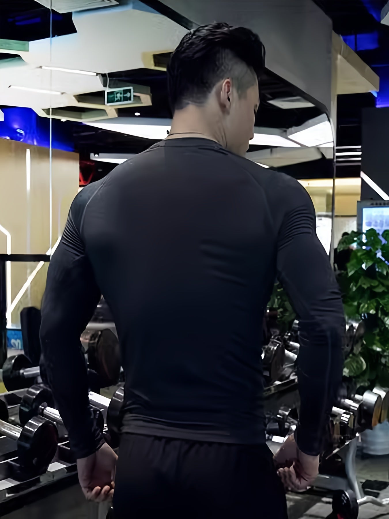 Men's solid color long sleeve T-shirt for sports and fitness, quick-drying and breathable.