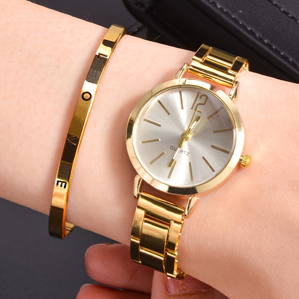 Six elegant ladies quartz watches and bracelet suits with round zinc alloy case, stainless steel strap, casual round simulation dial with steel band, and shock-proof movement.