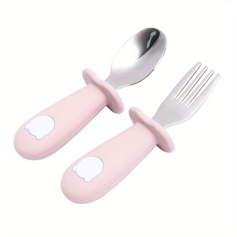 This toddler cutlery set includes a durable and safe stainless steel baby fork and spoon. The set comes in an opp bag and features a cute panda pattern handle made of food grade silicone.