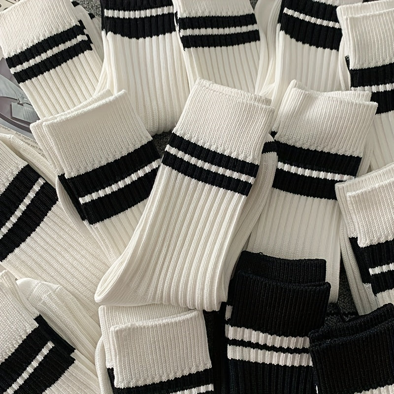 10 pairs of men's black and white long tube socks for autumn and winter, Japanese-style, absorbent, anti-odor, and versatile for sports.