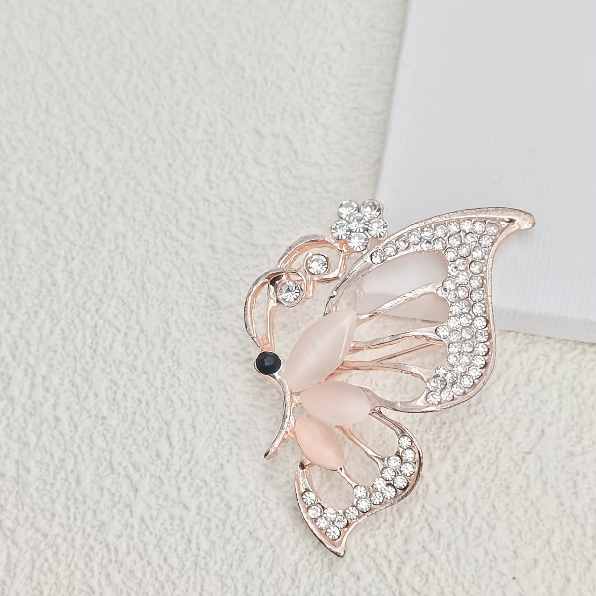 Luxurious and Exquisite High-End Butterfly and Swan Brooch Set: Stunning high-end fashion accessories, perfect for daily wear, including niche jewelry silk scarf buckle pins and clothing accessory pieces.