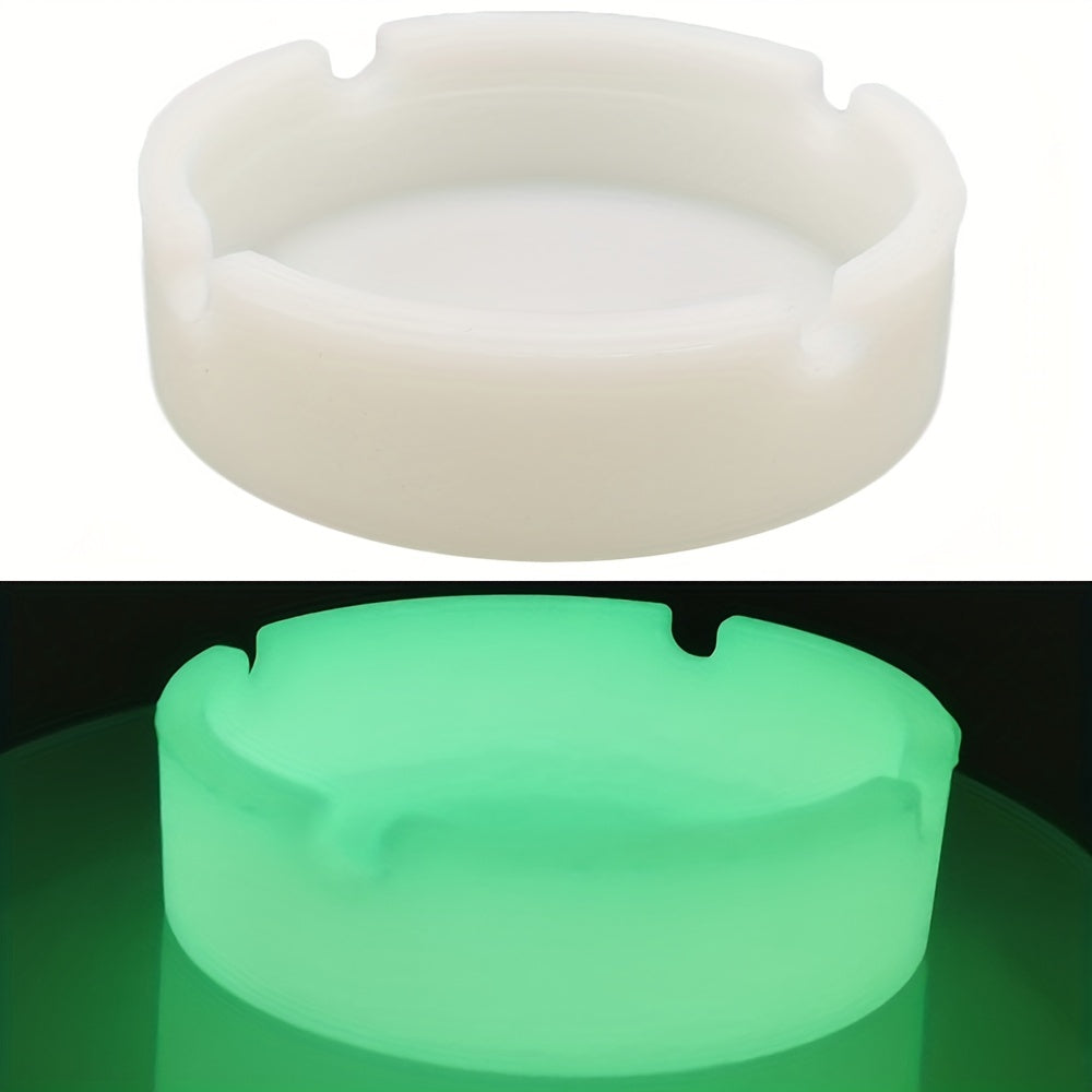 Durable glow-in-dark silicone ashtray resists high temperatures, perfect for indoor and outdoor use. Great gift for friends, dad, or husband.