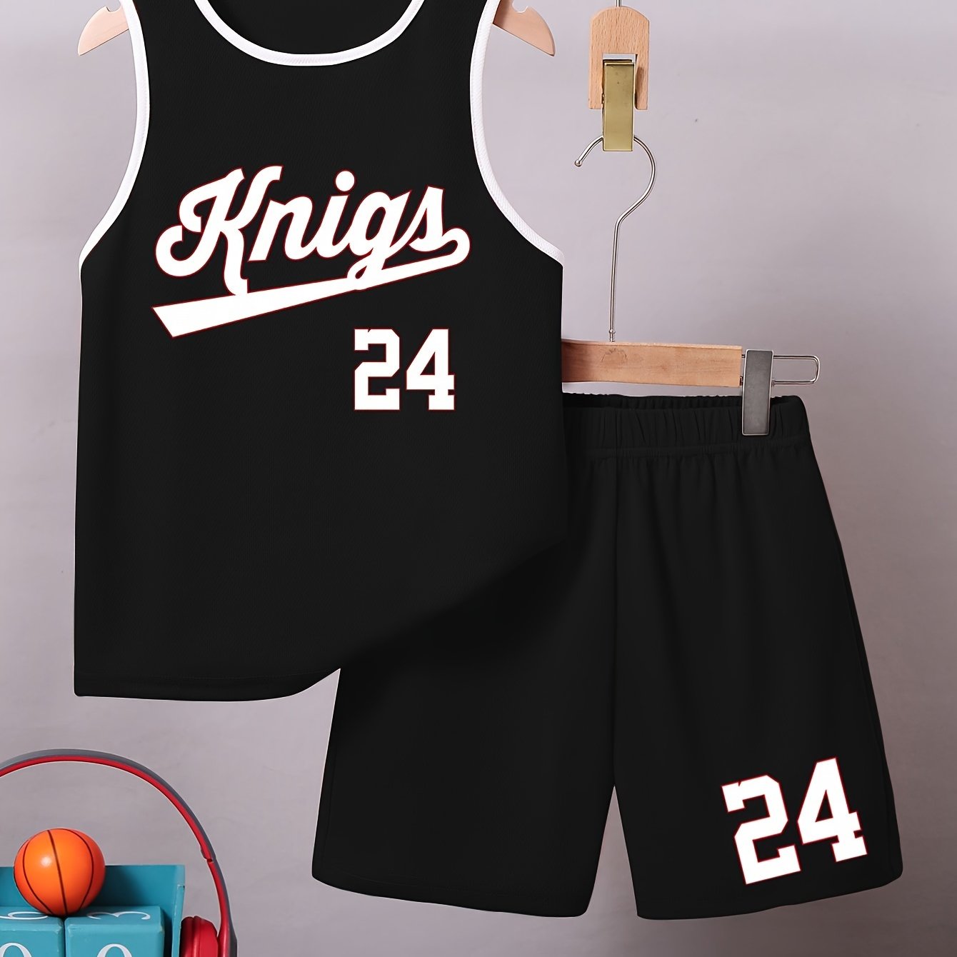 Two-piece boys basketball jersey set with KING print, sleeveless vest, and shorts for training and competition, featuring quick-drying tank tops and shorts.