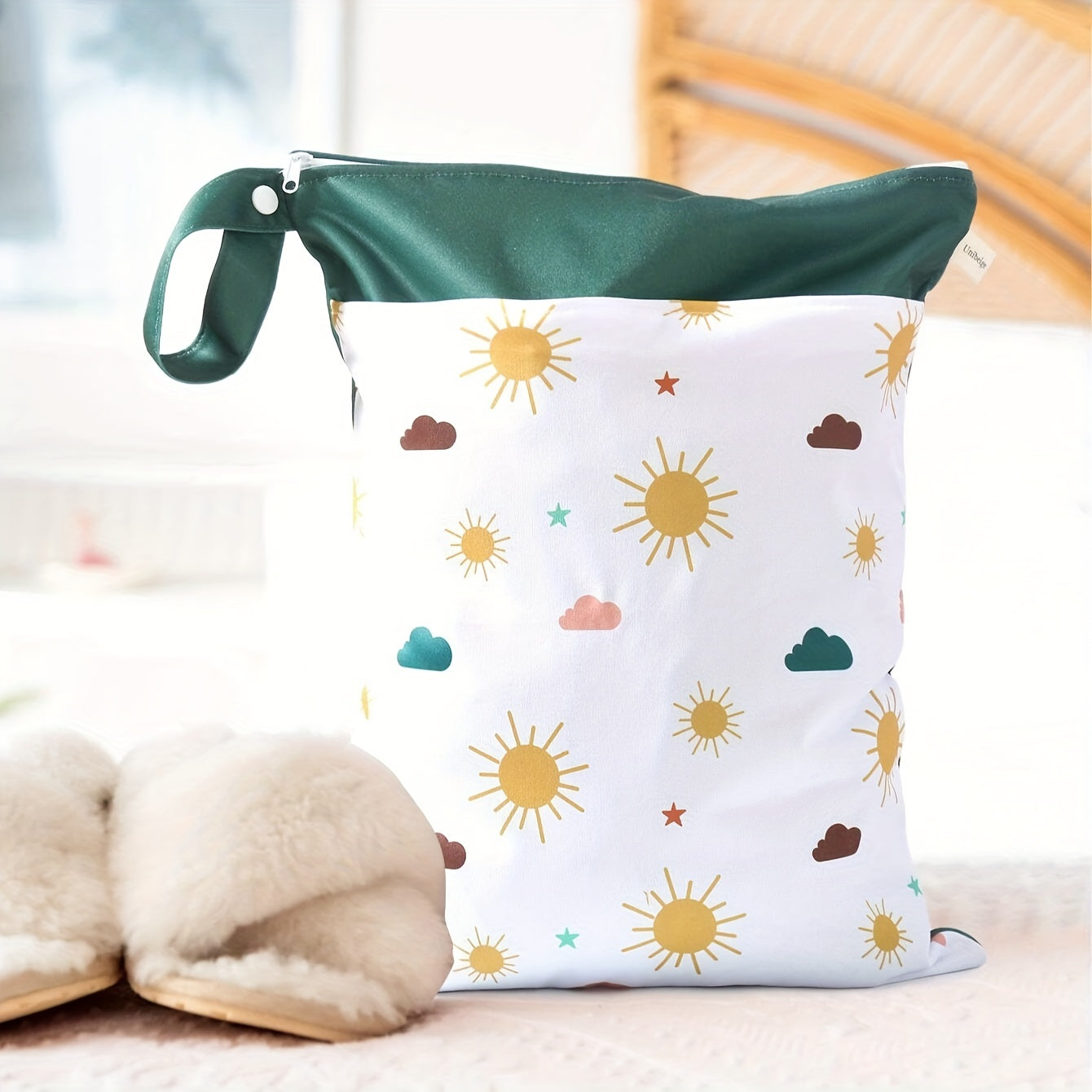 Ideal for all your travel needs: Waterproof bag for wet/dry cloth diapers, perfect for the beach, pool, gym, and more. A great gift for Christmas, Halloween, or Thanksgiving Day.