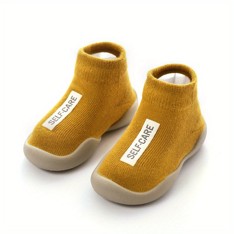 Adorable slip-on sock shoes for babies: perfect for spring and summer walks!