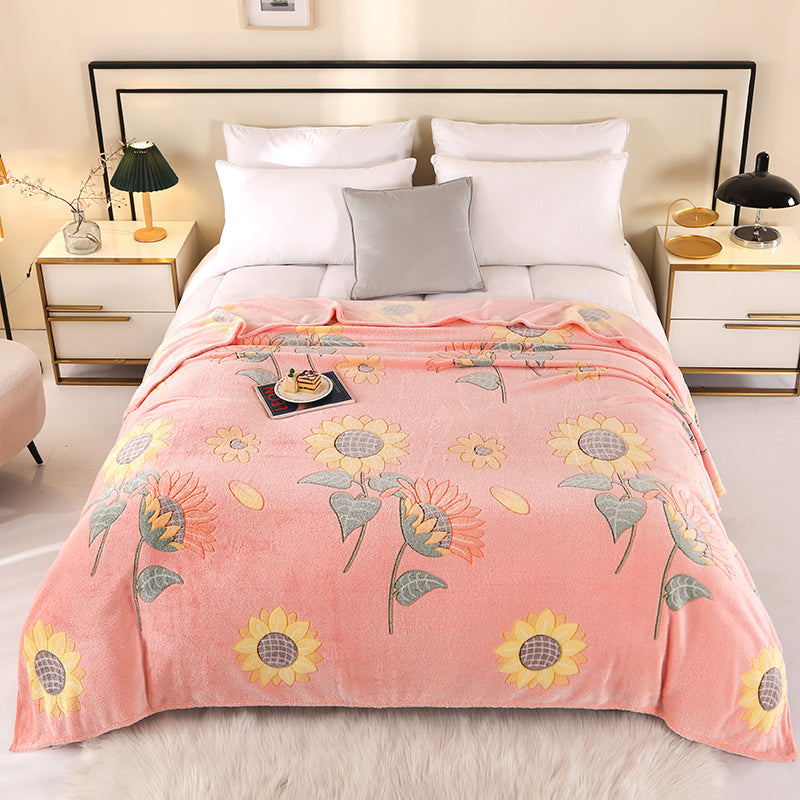 One piece of a warm floral pumpkin pattern velvet blanket, made with soft and durable materials. Perfect for use as a shawl or blanket in the sofa, bedroom, or living room. Suitable for all four seasons.