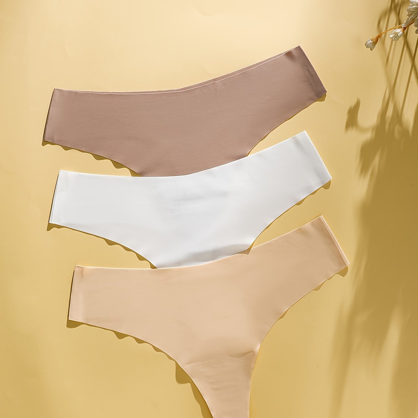 3 seamless thongs: solid color, sexy and comfy, women's lingerie.