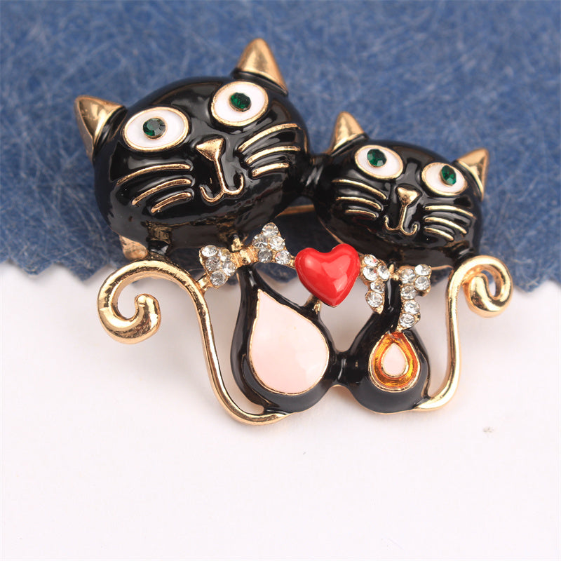 Brooch with Cartoon Cat Pattern and Rhinestone Inlay, Perfect for Women's Clothing, Lapel Pin for Dresses, Coats, and Sweaters, A Stylish Corsage Accessory