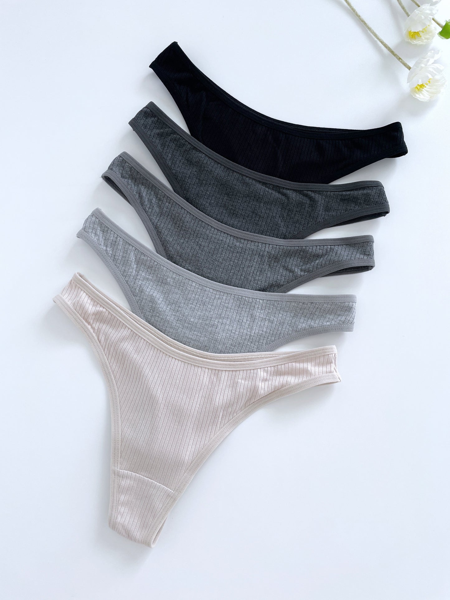 5 sets of autumn and winter threadless underwear featuring comfortable pants and bras for women. High elastic, solid color, fashion, simple, exposed back, sexy, elegant. No pads, braided