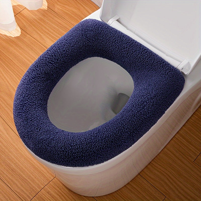 Thickened toilet seat cover with handle in cute cartoon solid colors, soft and comfortable.